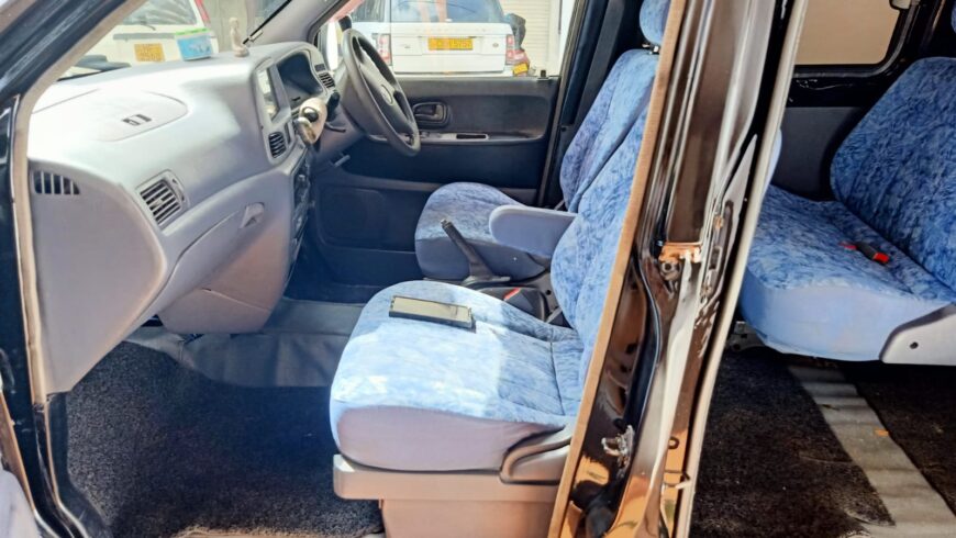 Toyota Noah CR 42 1999