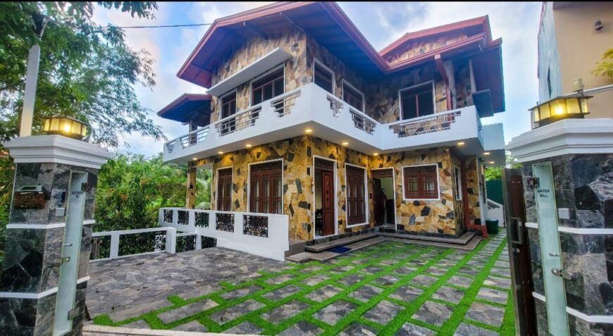 Modern Three Story House with Pool for Sale in Hokandara