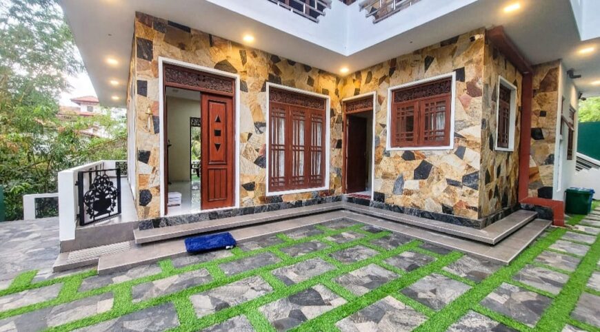 Modern Three Story House with Pool for Sale in Hokandara