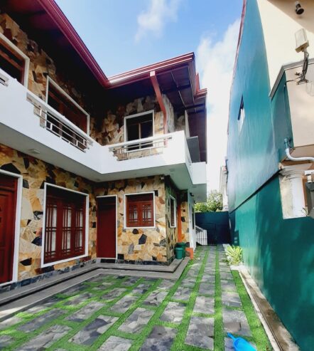 Modern Three Story House with Pool for Sale in Hokandara