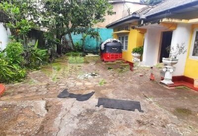 House with Land for Sale in Veluwana , Colombo 9