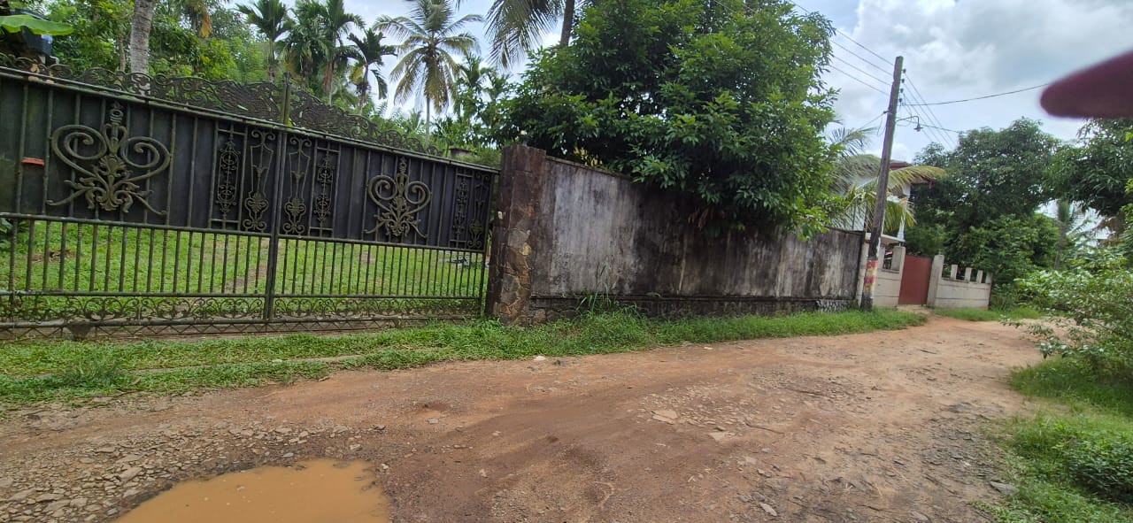 Land With House For Sale In Kubaloluwa Veyangoda