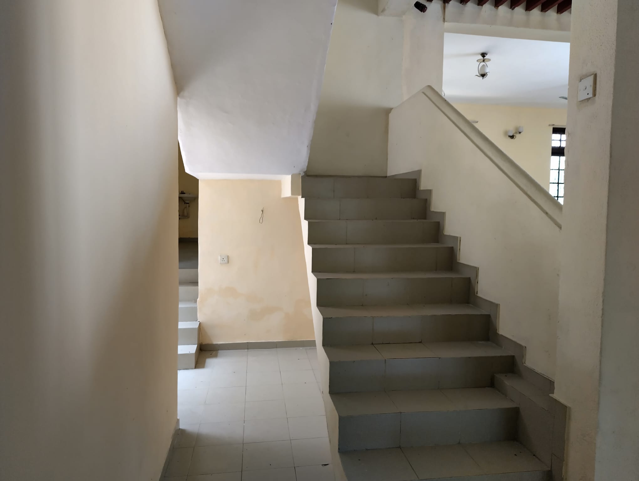Commercial Building for Lease – Prime Location in Wattala