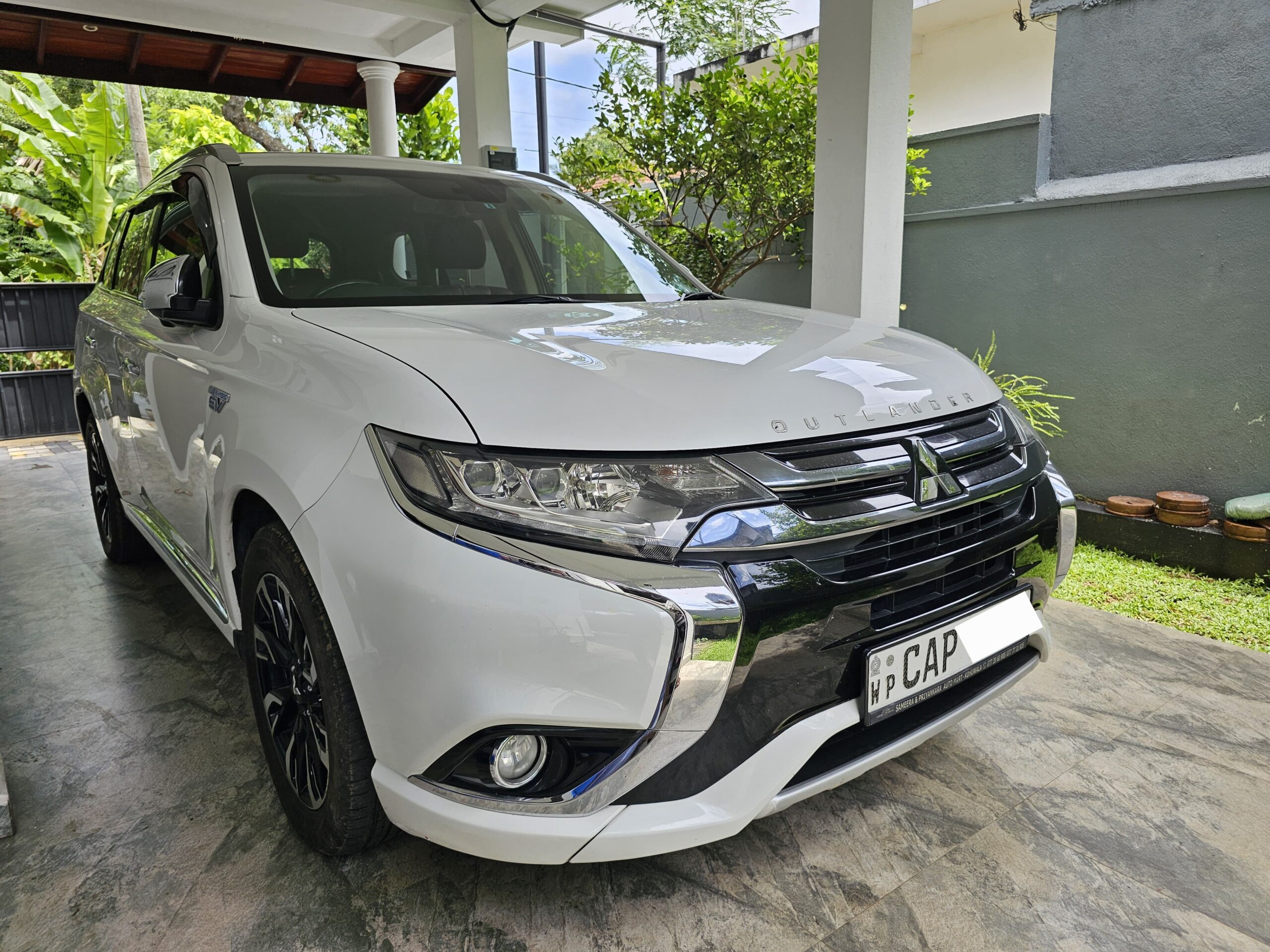 Mitsubishi Outlander PHEV G Navi Premium 2015