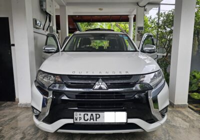 Mitsubishi Outlander PHEV G Navi Premium 2015