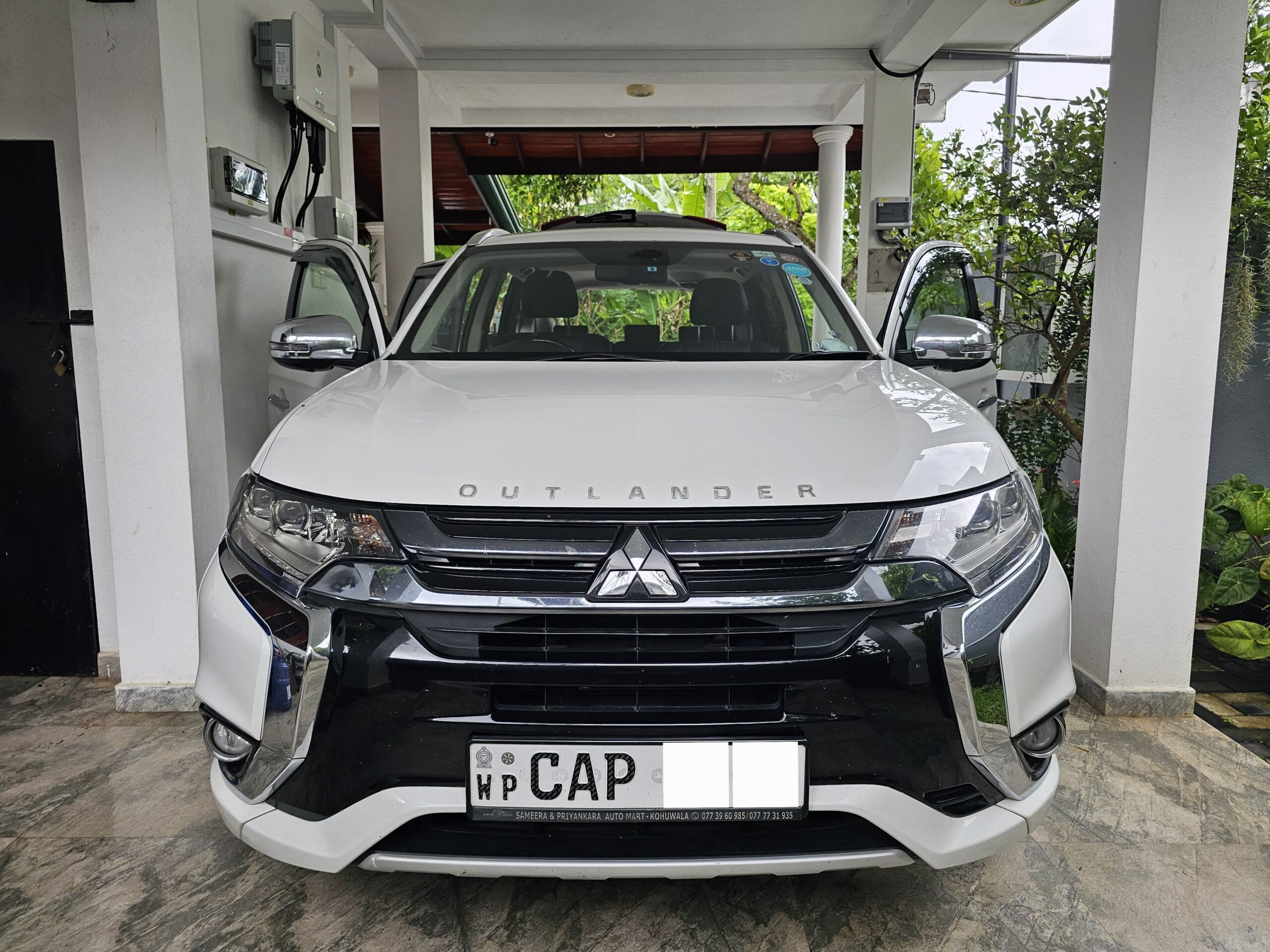 Mitsubishi Outlander PHEV G Navi Premium 2015