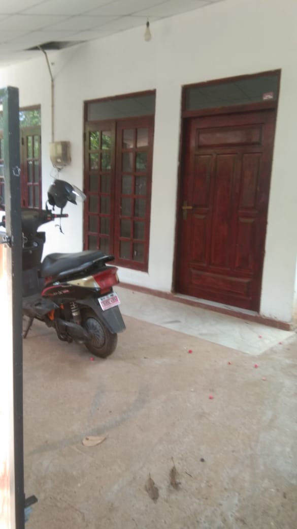 රදාවන ,මංඩාවල නිවසක් විකිණීමට ඇත.