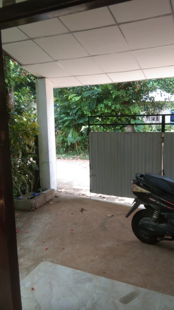 රදාවන ,මංඩාවල නිවසක් විකිණීමට ඇත.