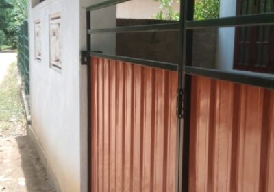 රදාවන ,මංඩාවල නිවසක් විකිණීමට ඇත.