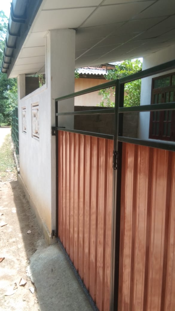 රදාවන ,මංඩාවල නිවසක් විකිණීමට ඇත.