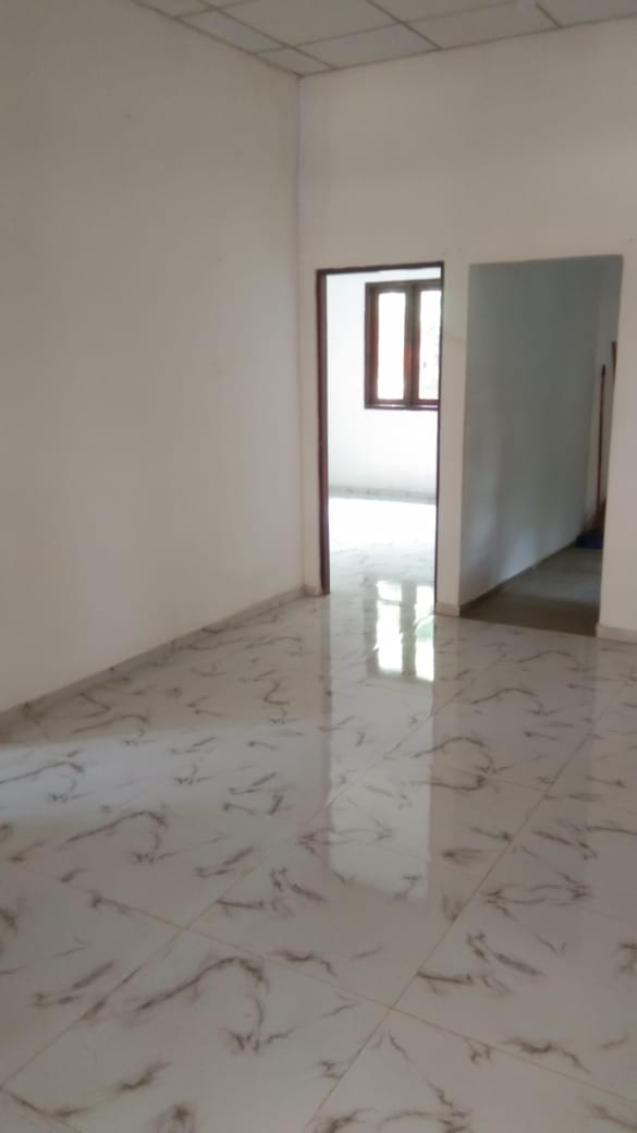 රදාවන ,මංඩාවල නිවසක් විකිණීමට ඇත.