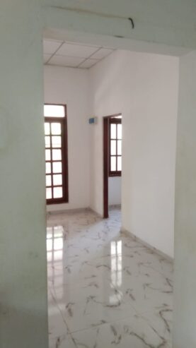 රදාවන ,මංඩාවල නිවසක් විකිණීමට ඇත.