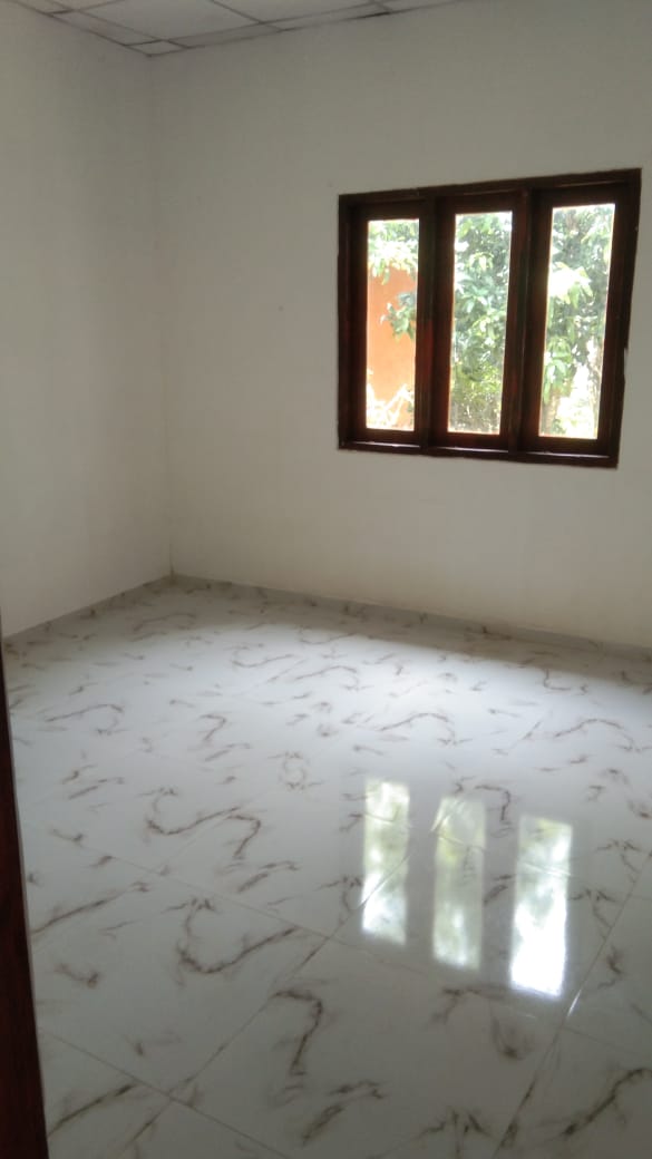 රදාවන ,මංඩාවල නිවසක් විකිණීමට ඇත.