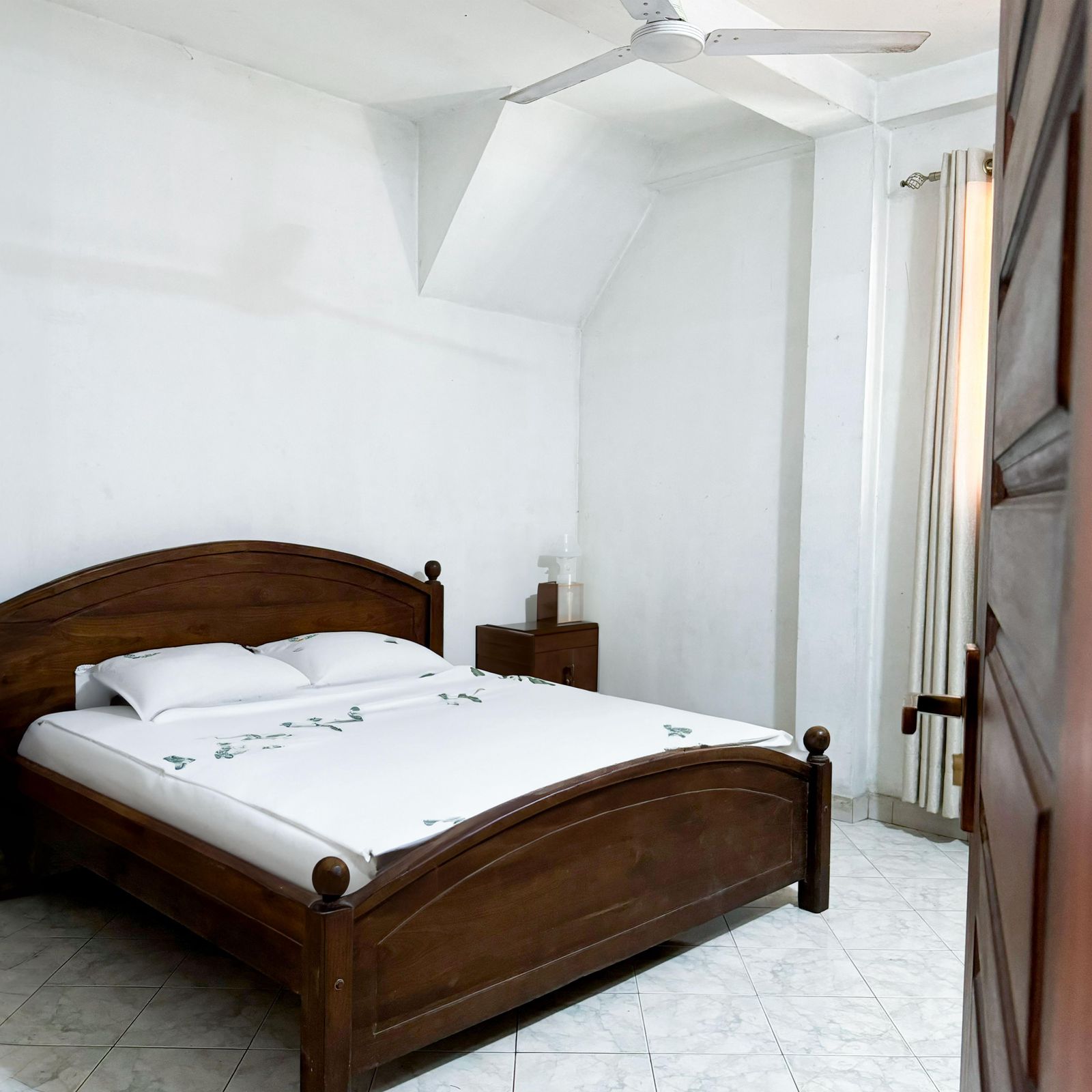 Two Story House with Business Space Near Karapitiya – Galle