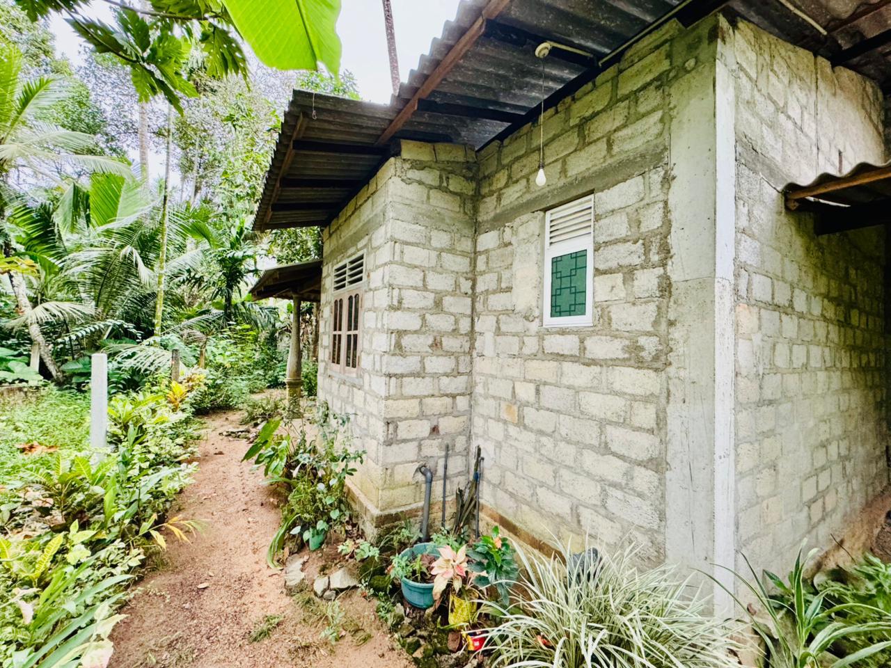 Half-Finished Two-Story Home on 19.6 Perch Land වේයන්ගොඩ