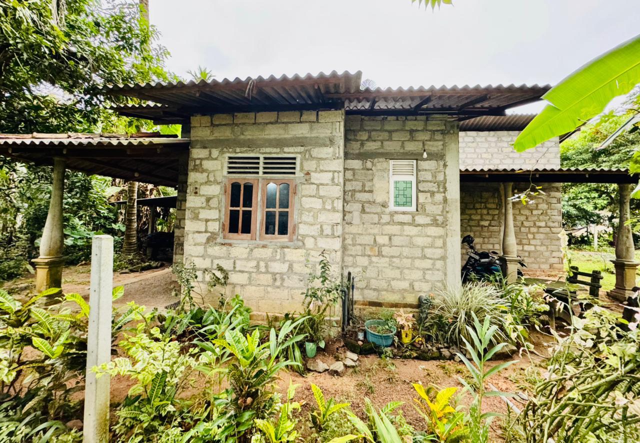 Half-Finished Two-Story Home on 19.6 Perch Land වේයන්ගොඩ
