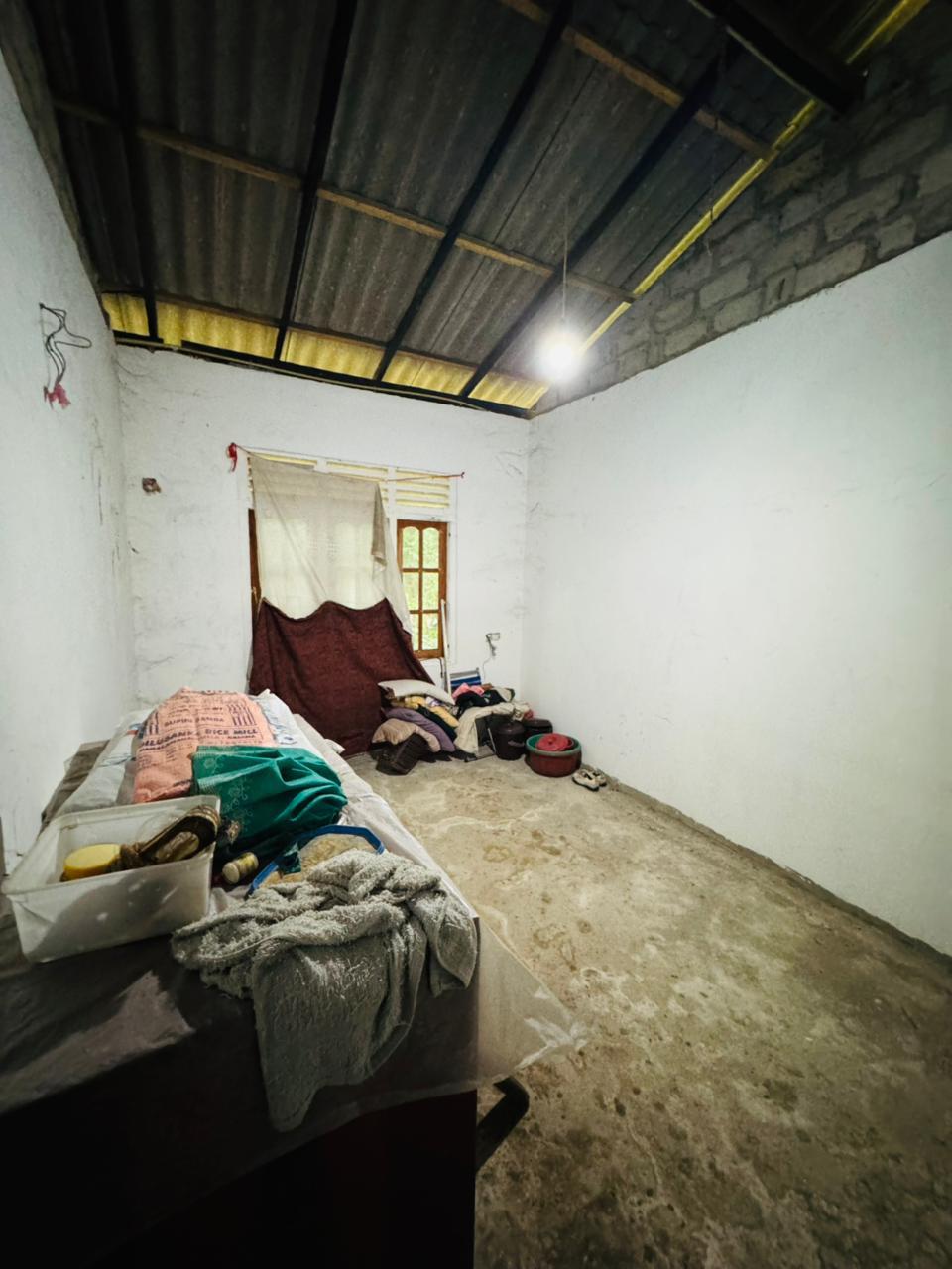 Half-Finished Two-Story Home on 19.6 Perch Land වේයන්ගොඩ