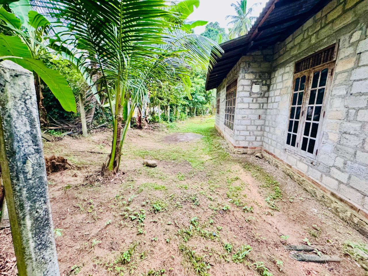 Half-Finished Two-Story Home on 19.6 Perch Land වේයන්ගොඩ