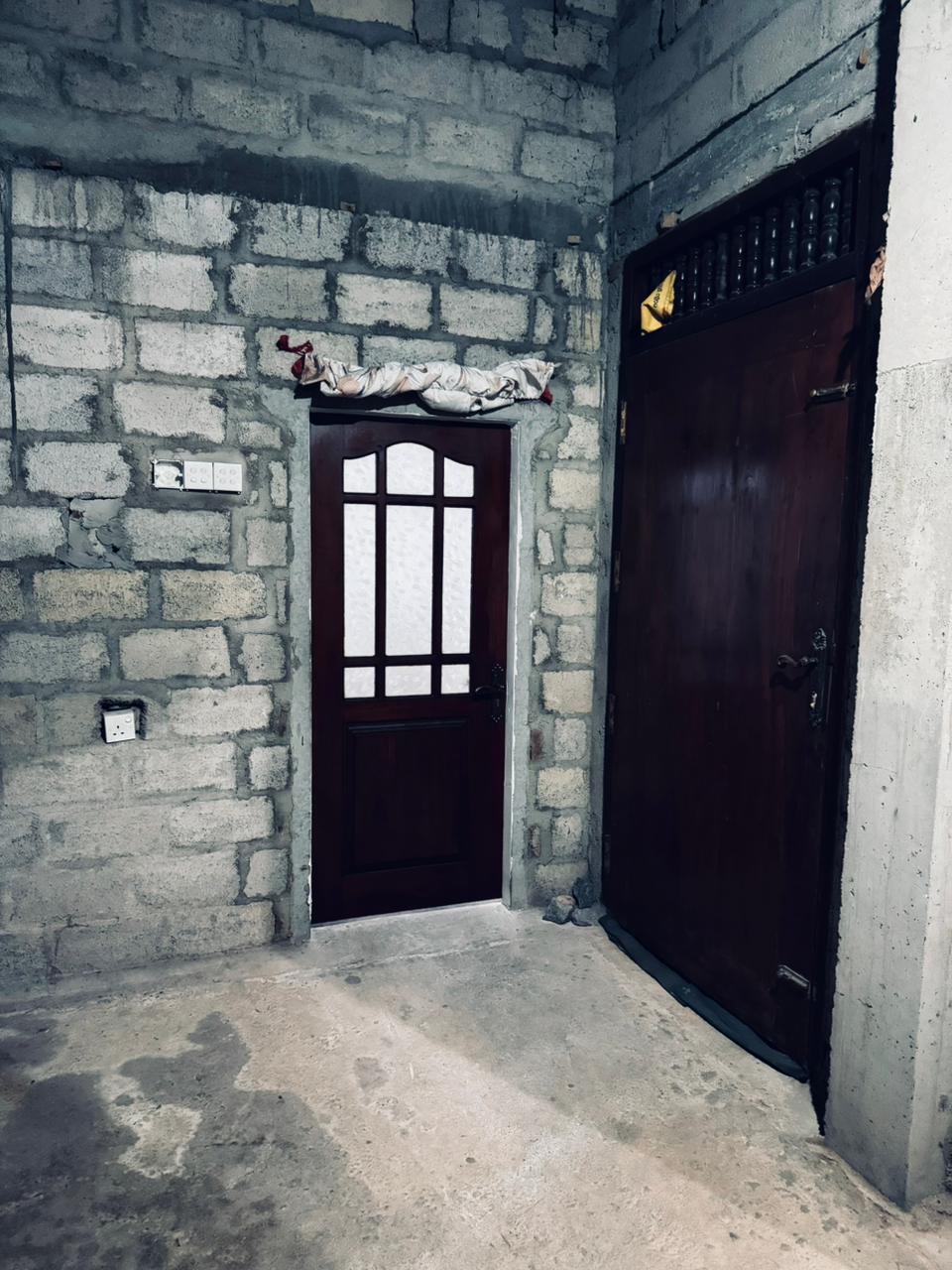 Half-Finished Two-Story Home on 19.6 Perch Land වේයන්ගොඩ