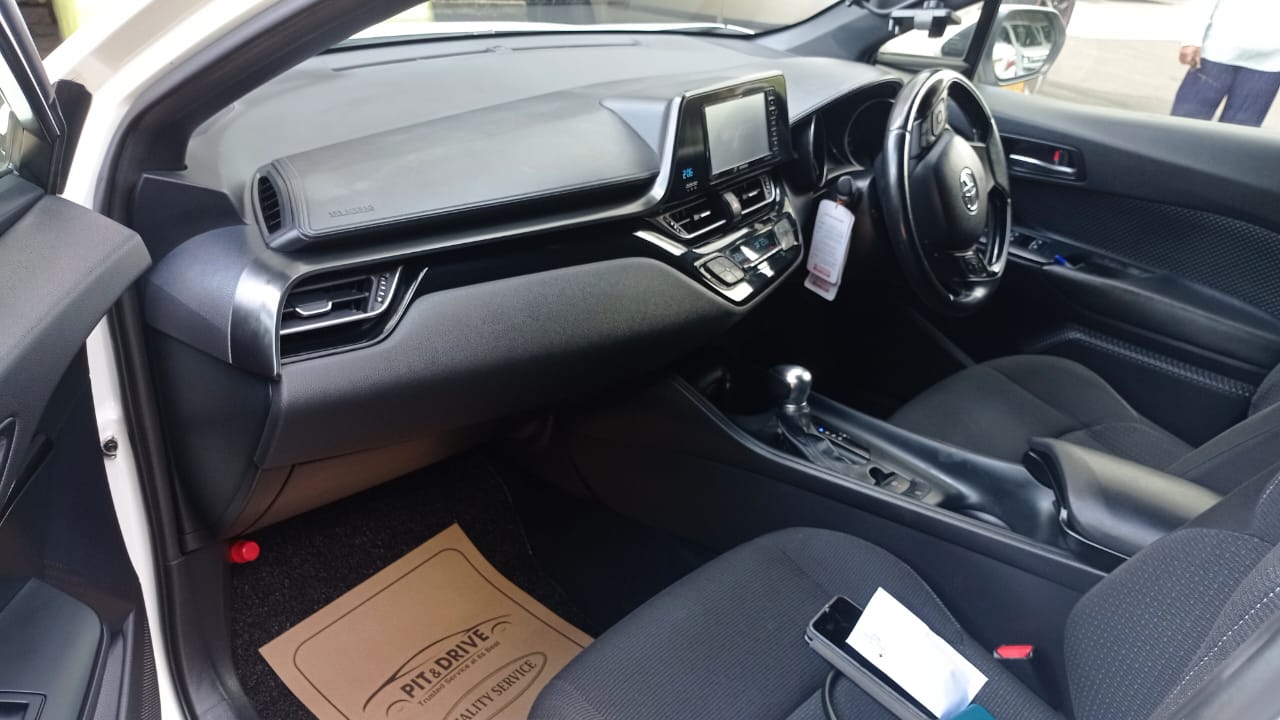 Toyota CHR NGX 50 4×4 2016