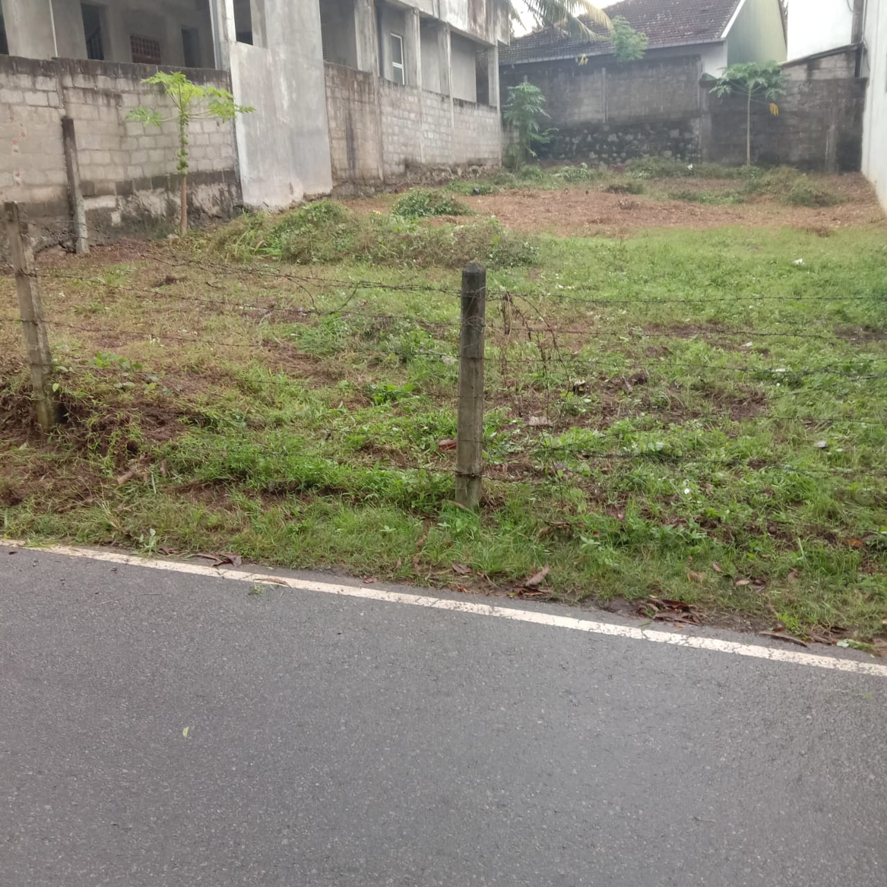 ගම්පහ හංසගිරි පාරේ පර්චස් 9.5ක ඉඩමක් විකිණීමට