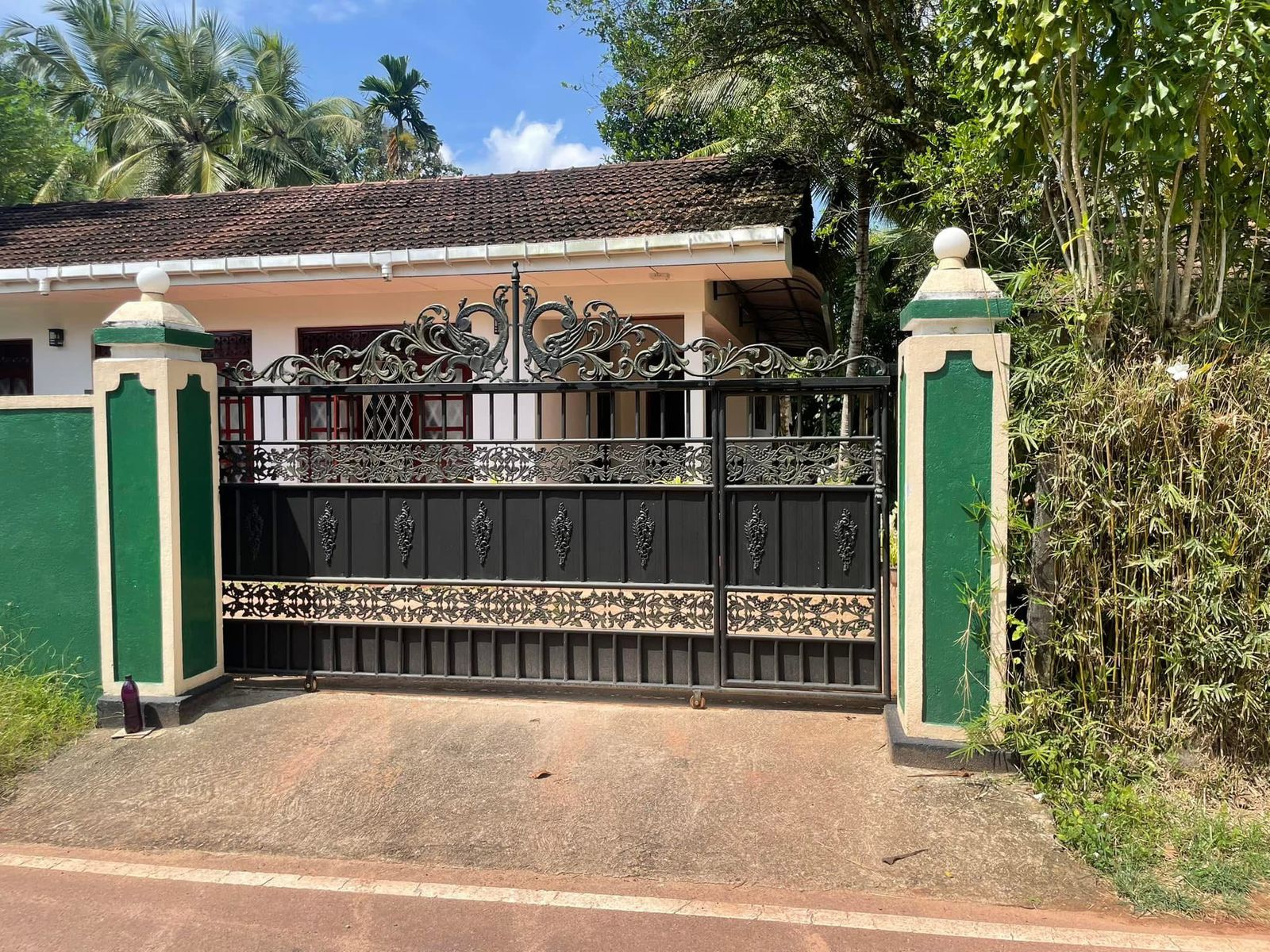 සියලු වැඩ නිමවා ඇති අංග සම්පුර්ණ නිවසක් විකිණීමට දූනගහ