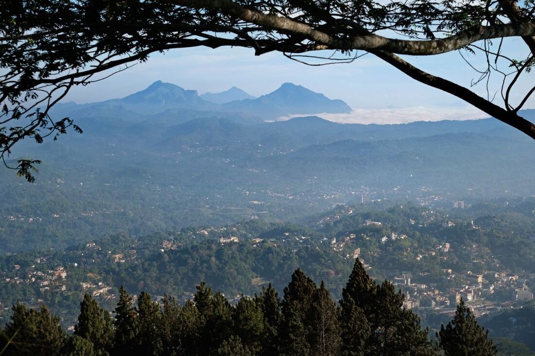 Three Story House to Sale in Heerassagala Kandy