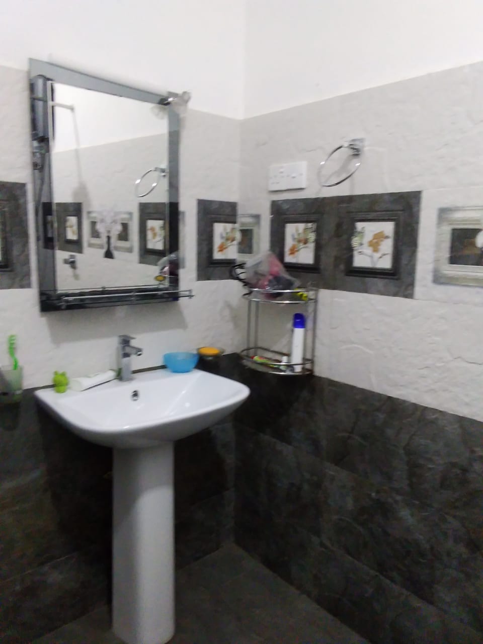 Three Story House to Sale in Heerassagala Kandy