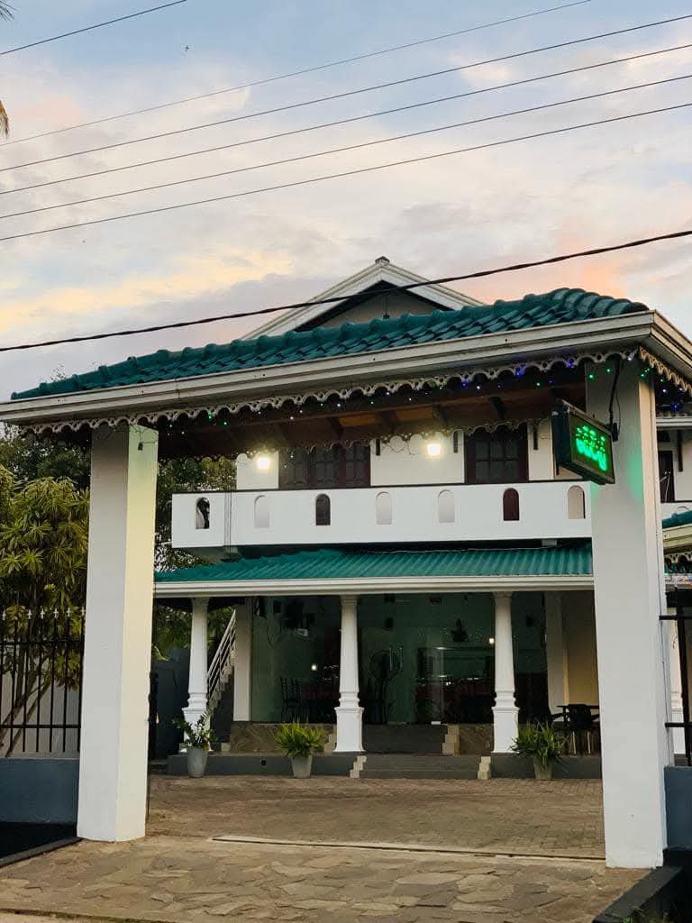 Restaurant with House in Divulapitiya
