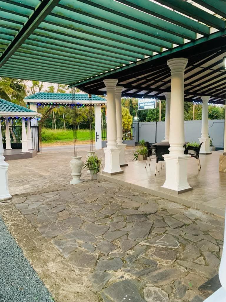 Restaurant with House in Divulapitiya