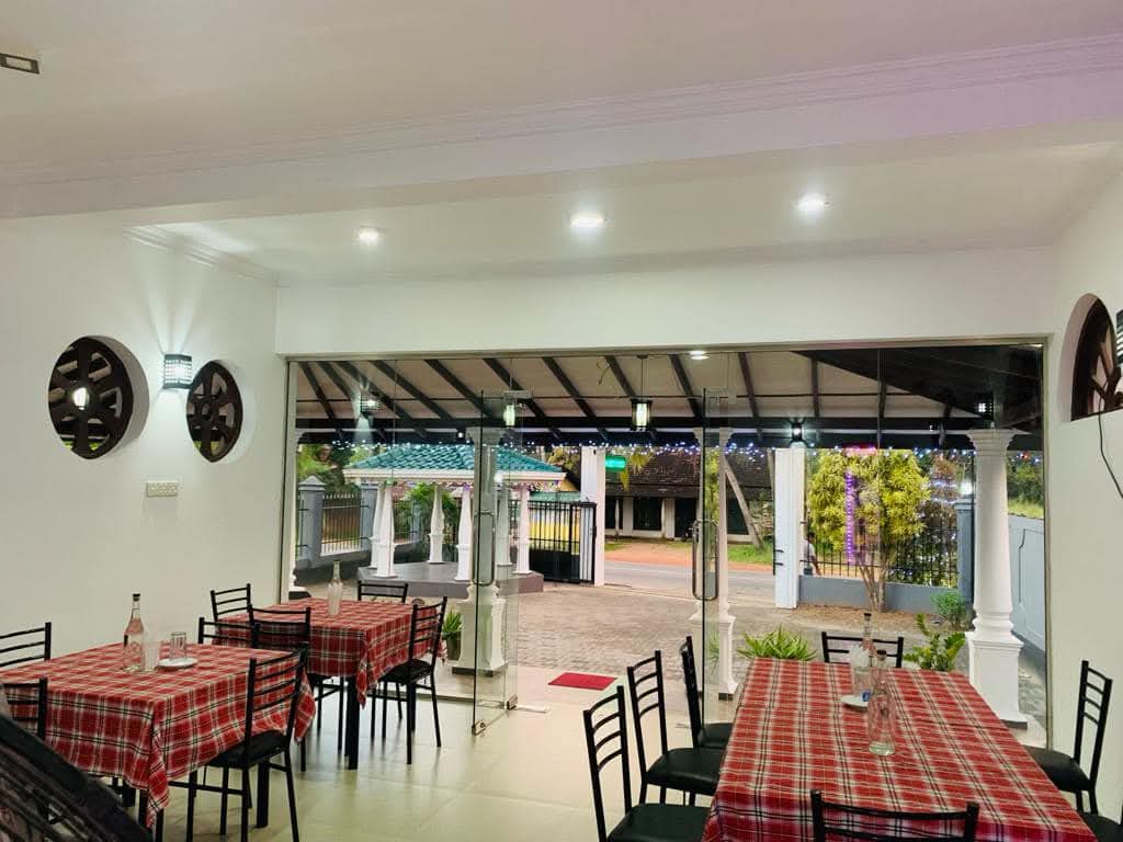 Restaurant with House in Divulapitiya