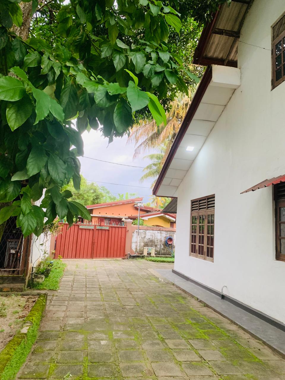 Elegant 3-Bedroom Family Home for Sale in the Heart of Wadduwa