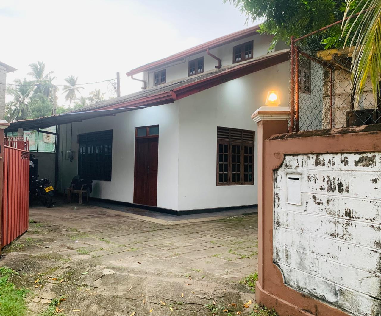 Elegant 3-Bedroom Family Home for Sale in the Heart of Wadduwa