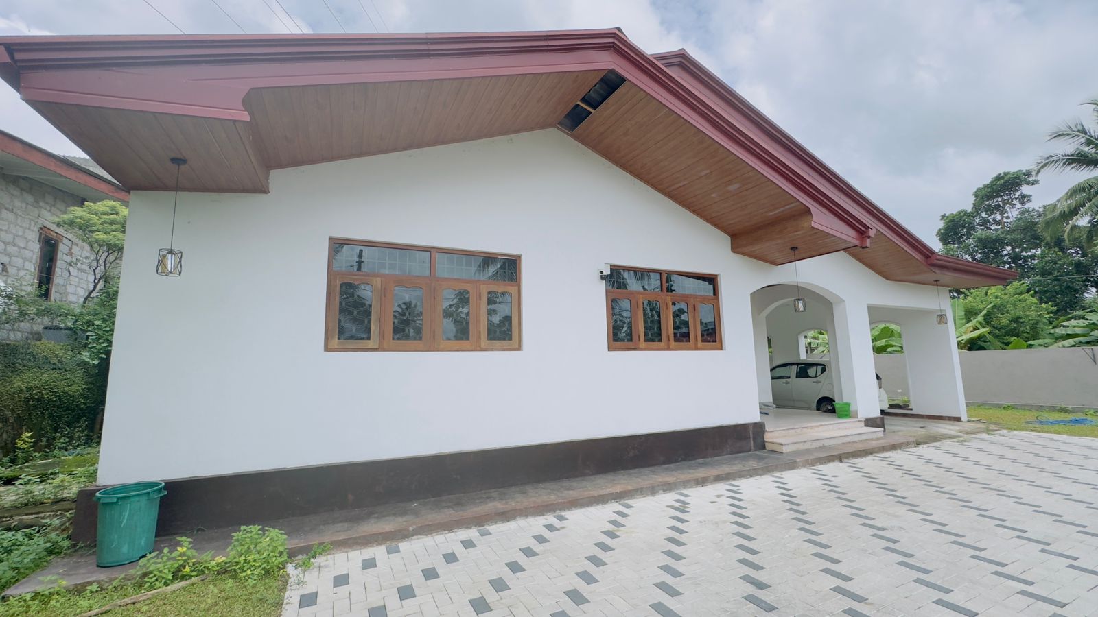 House for Sale With 20P Land Makola