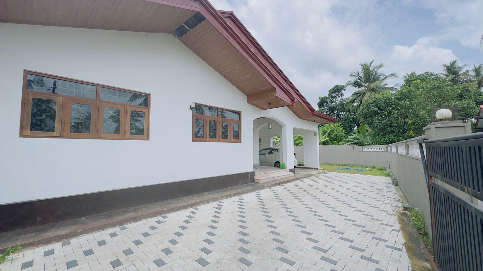 House for Sale With 20P Land Makola