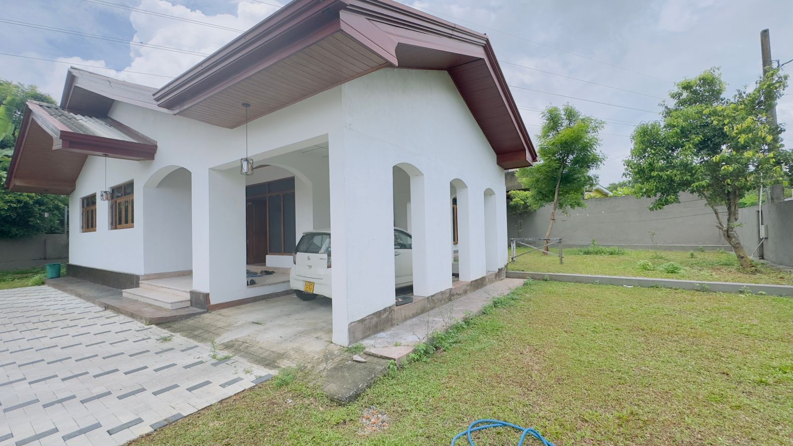 House for Sale With 20P Land Makola