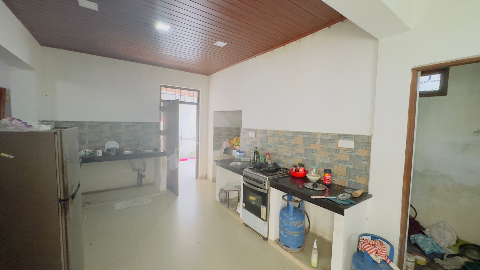 House for Sale With 20P Land Makola