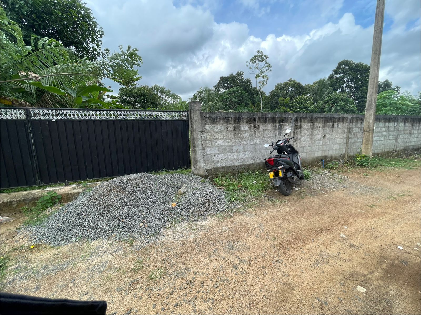 Land for sale in Walikala Road, Pokunuwita