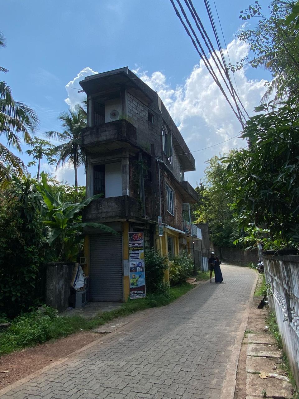 Building for Sale in Mahara