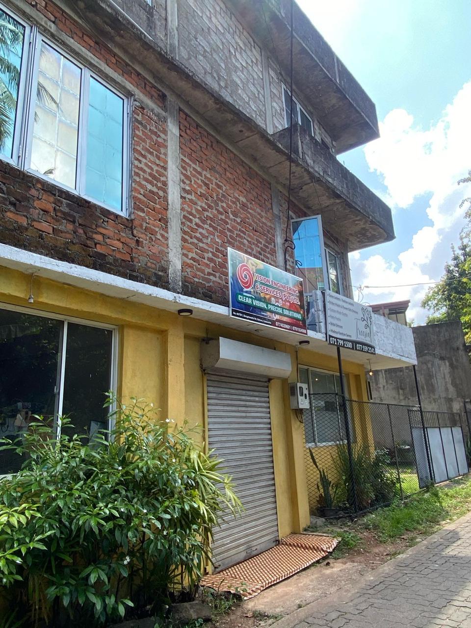 Building for Sale in Mahara