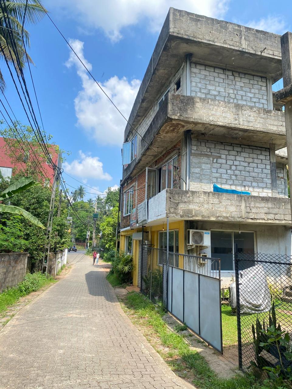 Building for Sale in Mahara