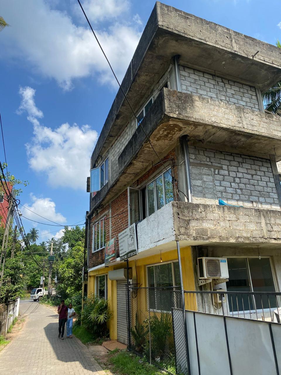 Building for Sale in Mahara