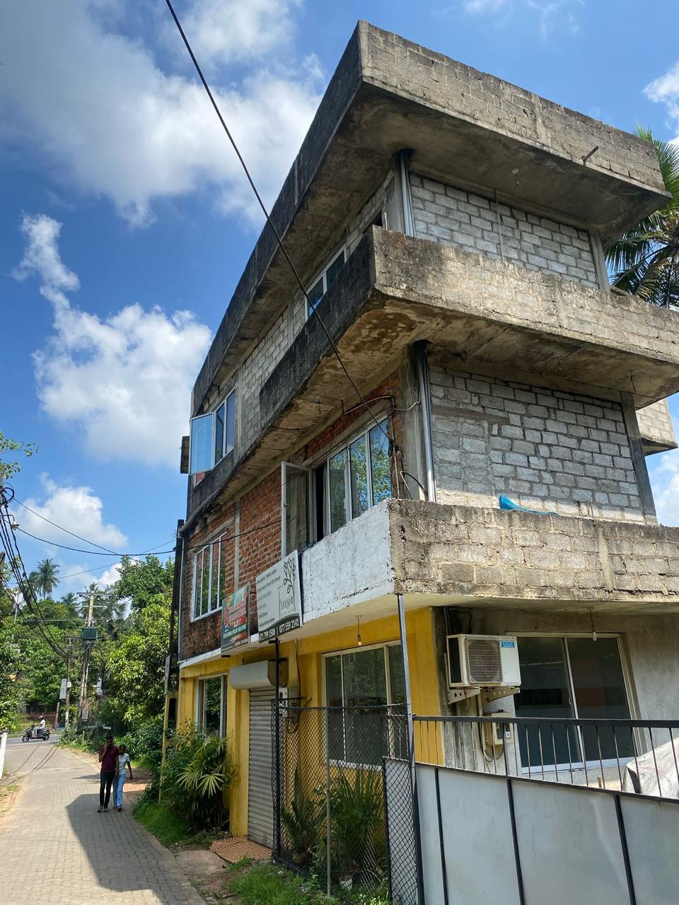 Building for Sale in Mahara