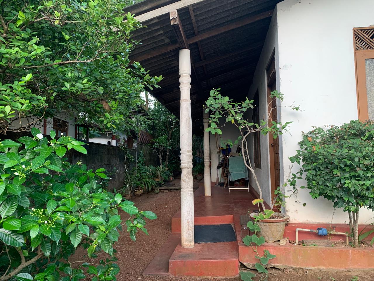 15 Perches Land with Old House for Sale – Embuldeniya