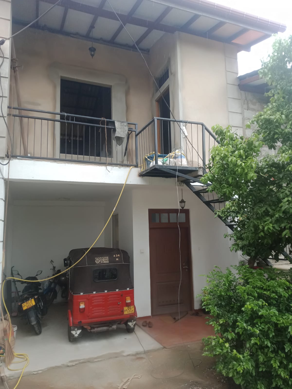 අඩක් සෑදූ දෙමහල් නිවසක් විකිනීමට Rajagiriya