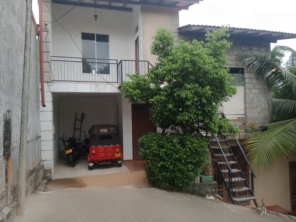 අඩක් සෑදූ දෙමහල් නිවසක් විකිනීමට Rajagiriya