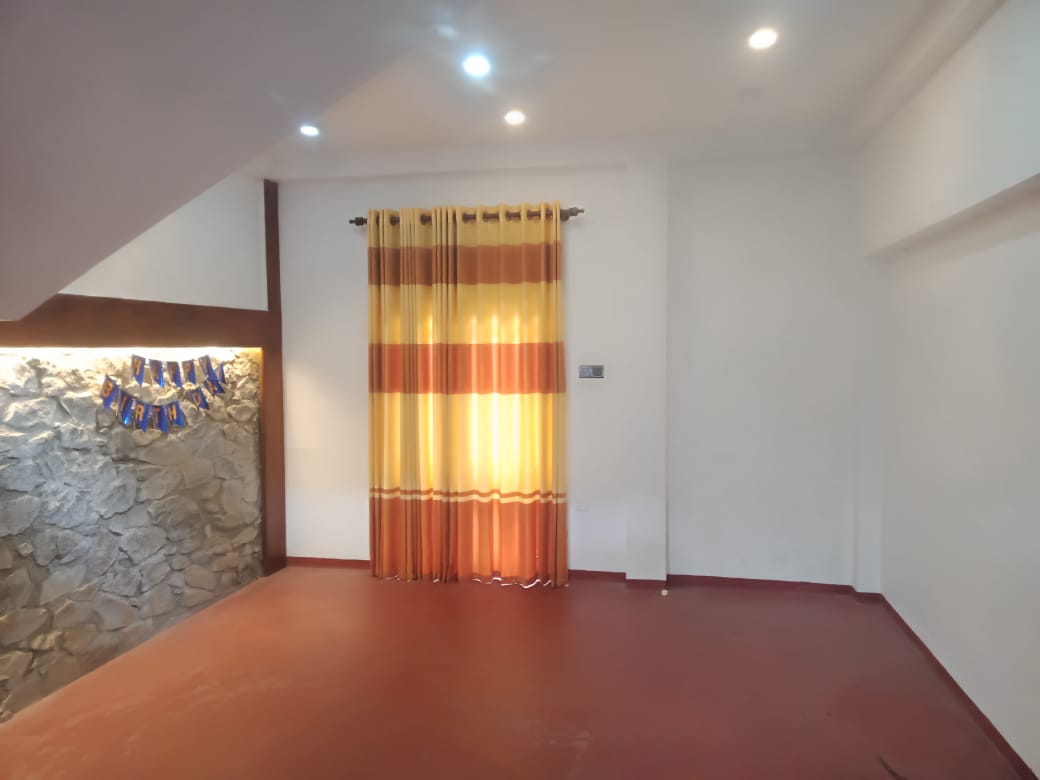 අඩක් සෑදූ දෙමහල් නිවසක් විකිනීමට Rajagiriya