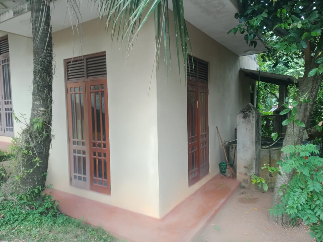 අඩක් සෑදූ දෙමහල් නිවසක් විකිනීමට Rajagiriya