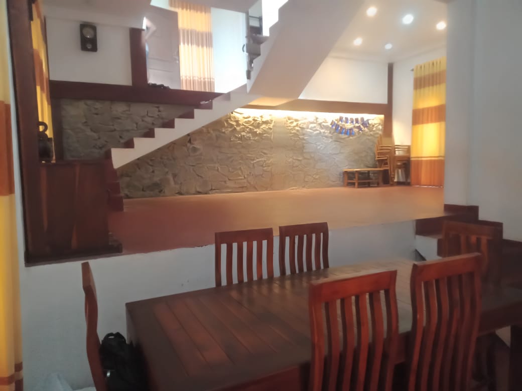 අඩක් සෑදූ දෙමහල් නිවසක් විකිනීමට Rajagiriya