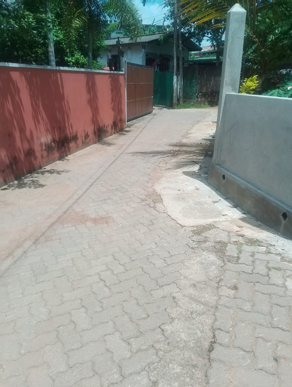 අඩක් සෑදූ දෙමහල් නිවසක් විකිනීමට Rajagiriya